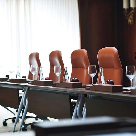 Moevenpick Hotel City Star Yidda Exterior foto A boardroom