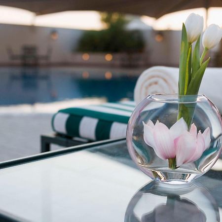 Moevenpick Hotel City Star Yidda Exterior foto The pool at the hotel