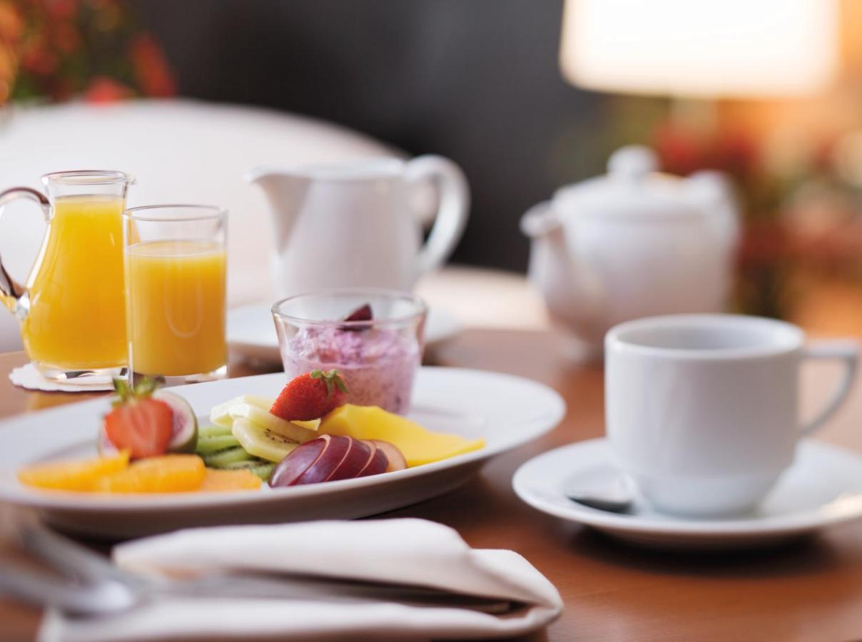 Moevenpick Hotel City Star Yidda Exterior foto A breakfast table