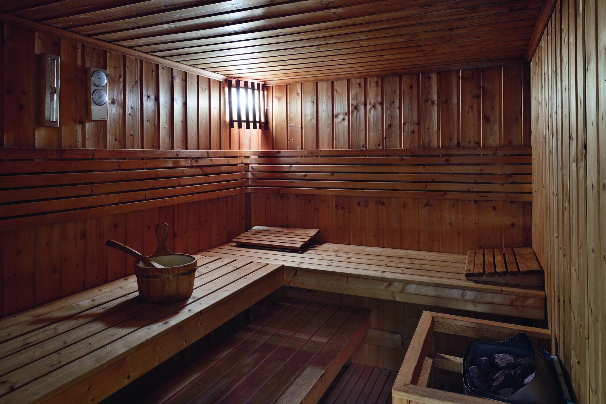 Moevenpick Hotel City Star Yidda Exterior foto A Finnish sauna