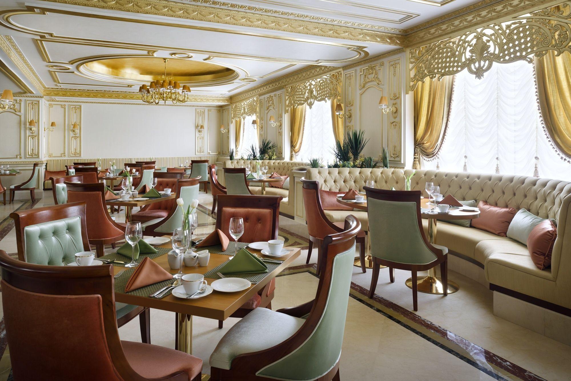 Moevenpick Hotel City Star Yidda Exterior foto Restaurant interior