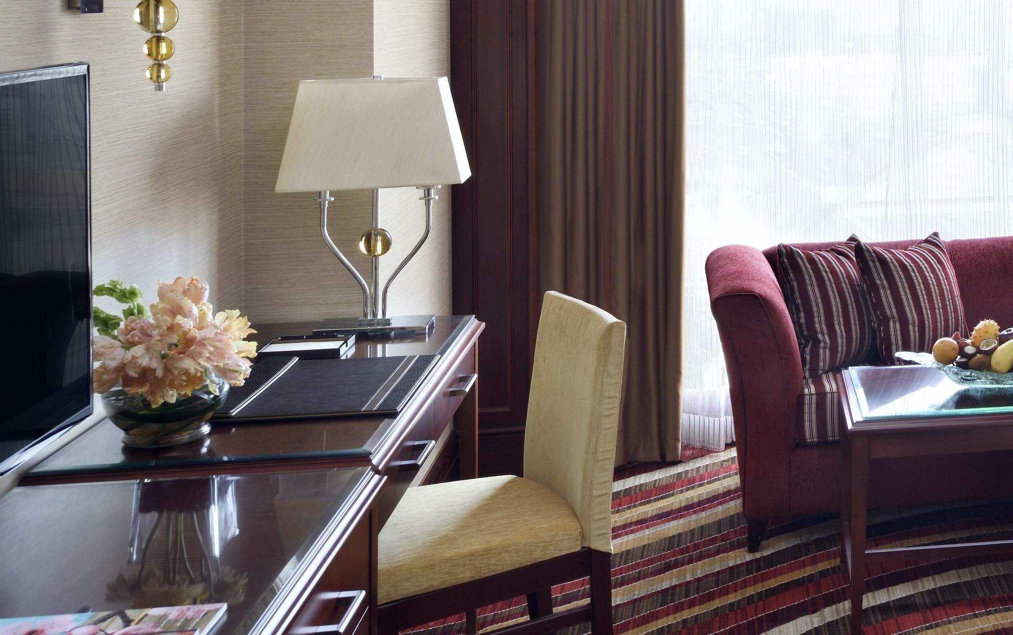 Moevenpick Hotel City Star Yidda Exterior foto A room at the hotel