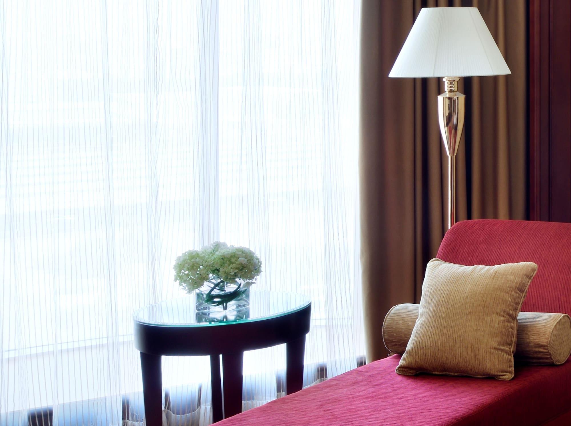 Moevenpick Hotel City Star Yidda Exterior foto A floor lamp