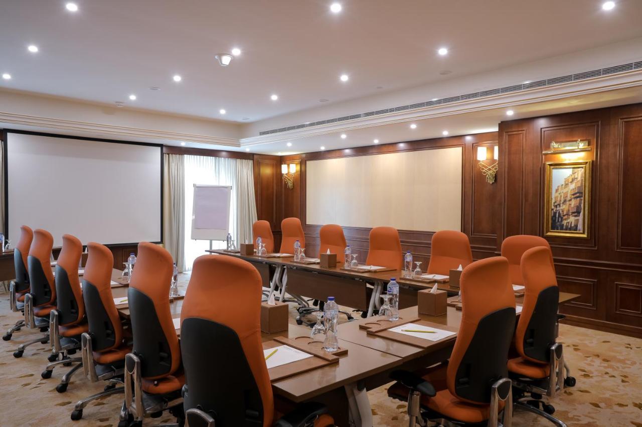 Moevenpick Hotel City Star Yidda Exterior foto Meeting room