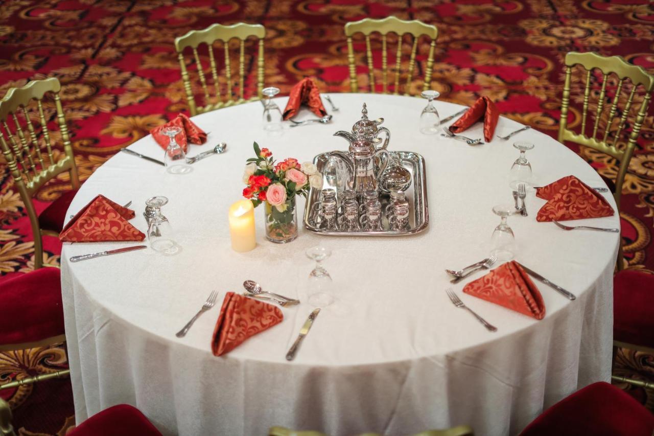 Moevenpick Hotel City Star Yidda Exterior foto A table set for afternoon tea