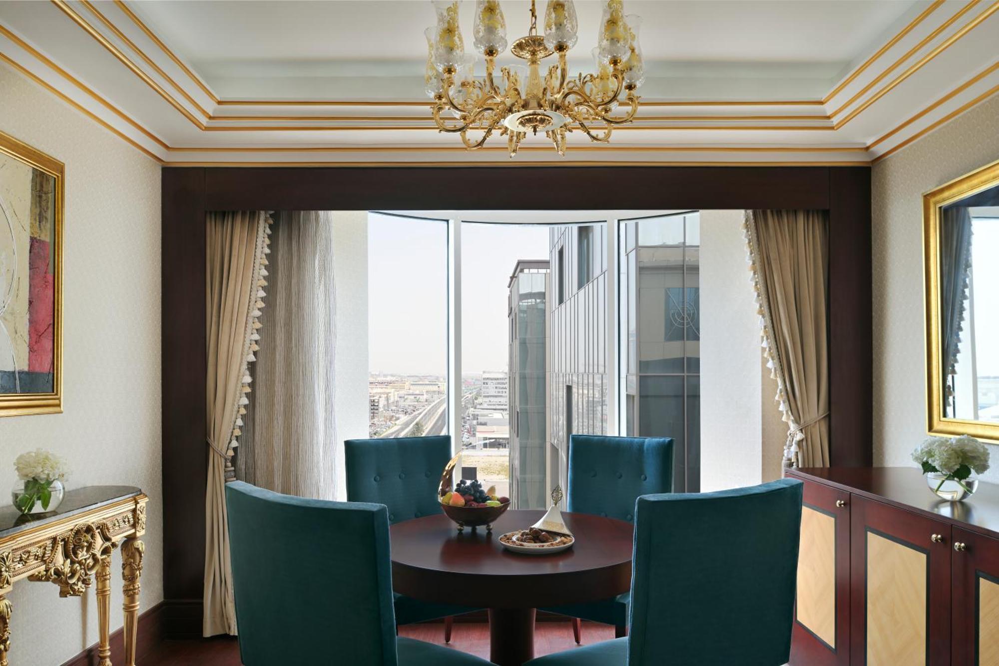 Moevenpick Hotel City Star Yidda Exterior foto A dining room