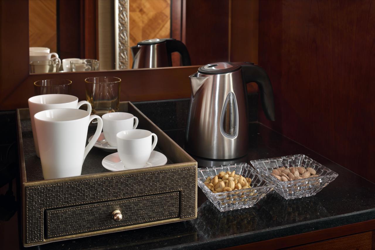 Moevenpick Hotel City Star Yidda Exterior foto A tea tray